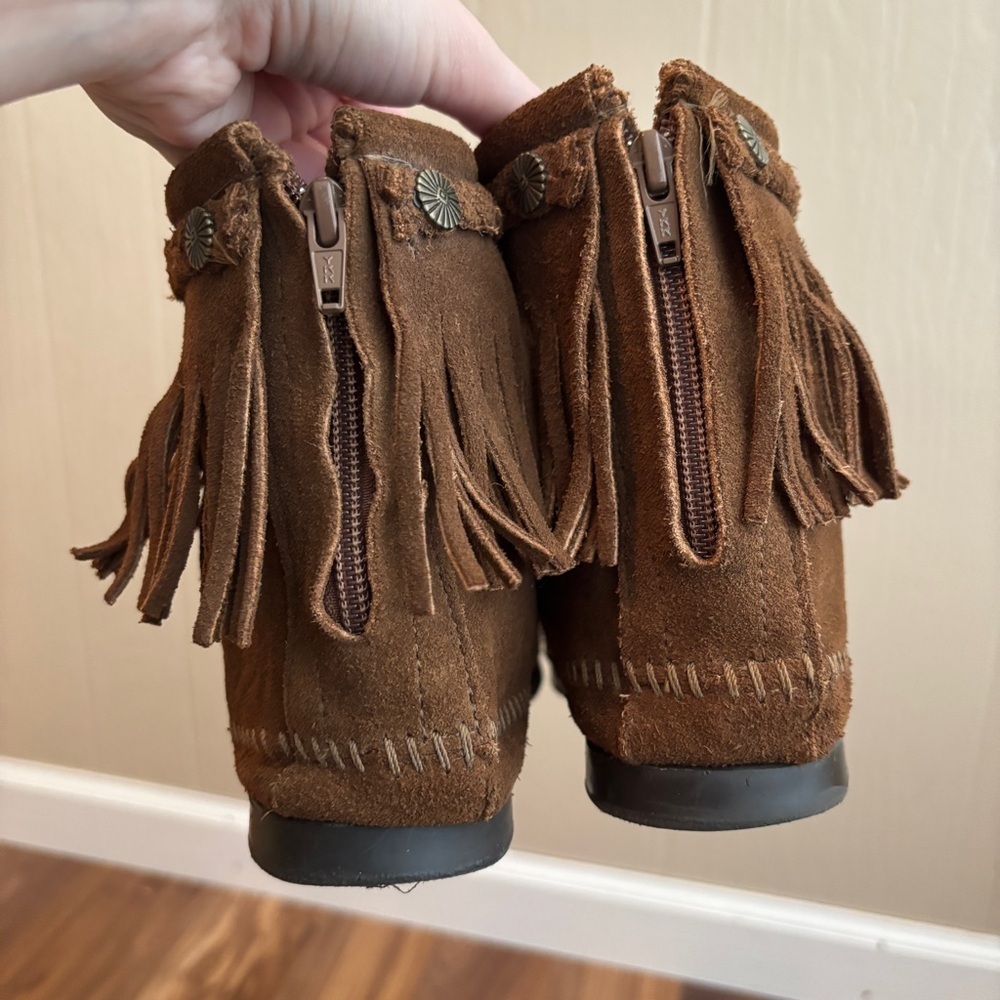 Minnetonka Moccasins 293 High Top Fringe Boot in Dusty Brown Suede - Picture 7 of 10